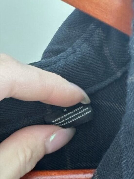 Levi’s Commuter Plaid Button-Down Shirt – Men’s Medium (Black/Brown) - Picture 3 of 5